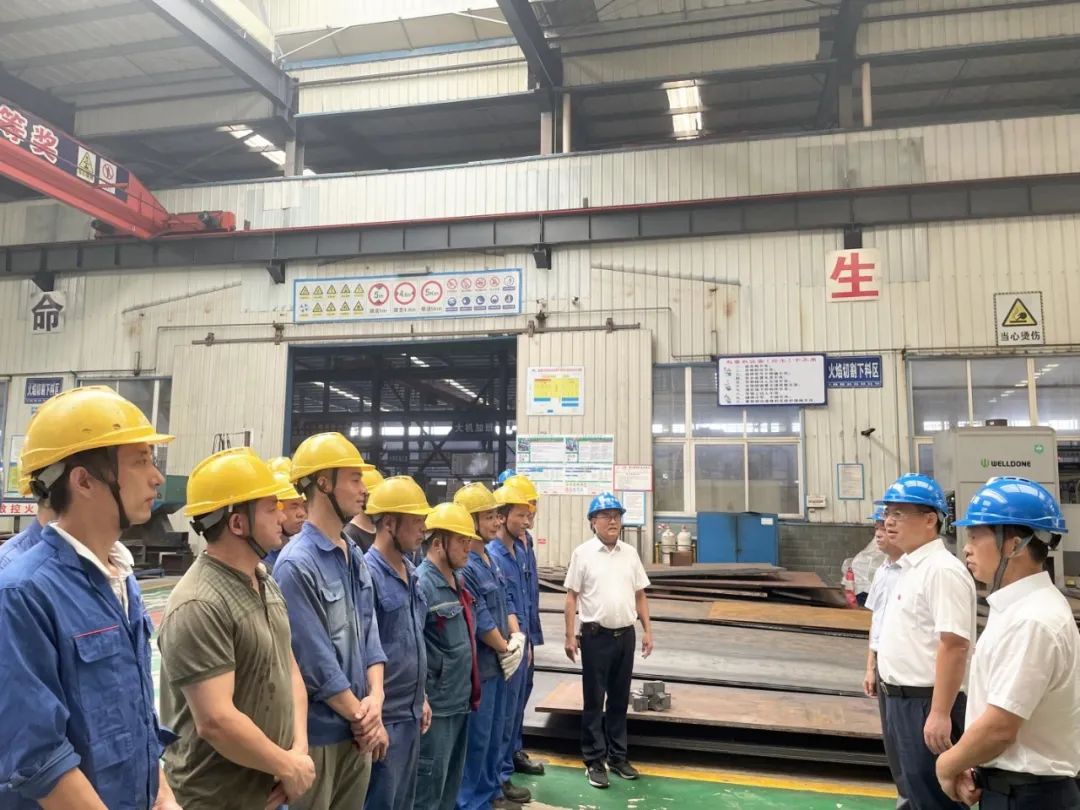 韶山市委書(shū)記曹偉宏送清涼